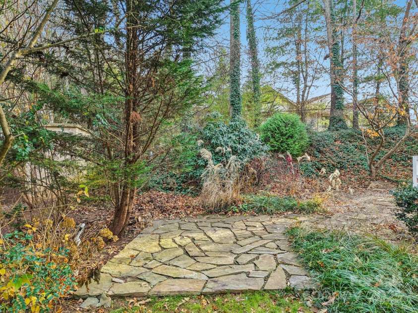 1 Bideford Row, Asheville, NC 28803.  MLS# CAR4321264, YatesRealty ID 3519. 