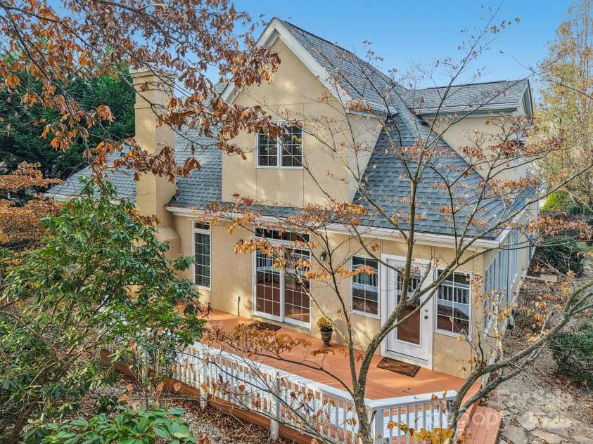 1 Bideford Row, Asheville, NC 28803.  MLS# CAR4321264, YatesRealty ID 3519. 