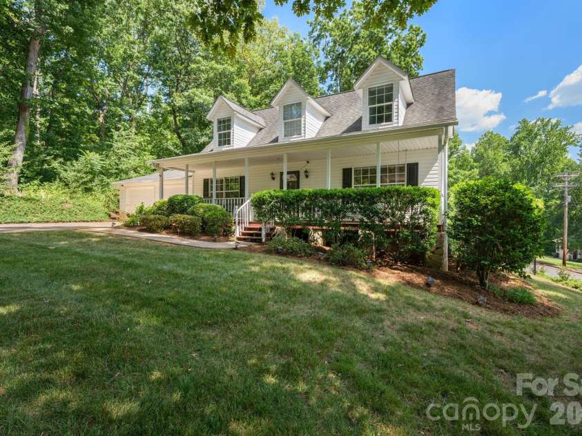 843 J Street, Newton, NC 28658.  MLS# CAR4400683, YatesRealty ID 35190. 