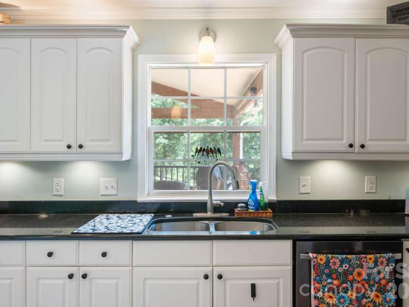 843 J Street, Newton, NC 28658.  MLS# CAR4400683, YatesRealty ID 35190. 