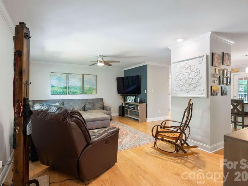 843 J Street, Newton, NC 28658.  MLS# CAR4400683, YatesRealty ID 35190. 