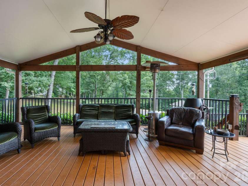 843 J Street, Newton, NC 28658.  MLS# CAR4400683, YatesRealty ID 35190. 