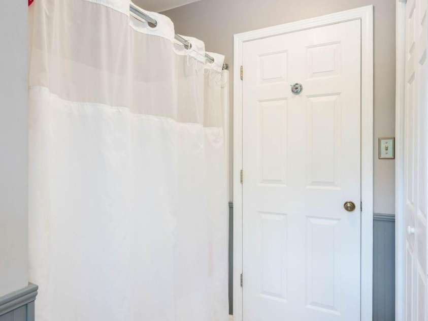 843 J Street, Newton, NC 28658.  MLS# CAR4400683, YatesRealty ID 35190. 