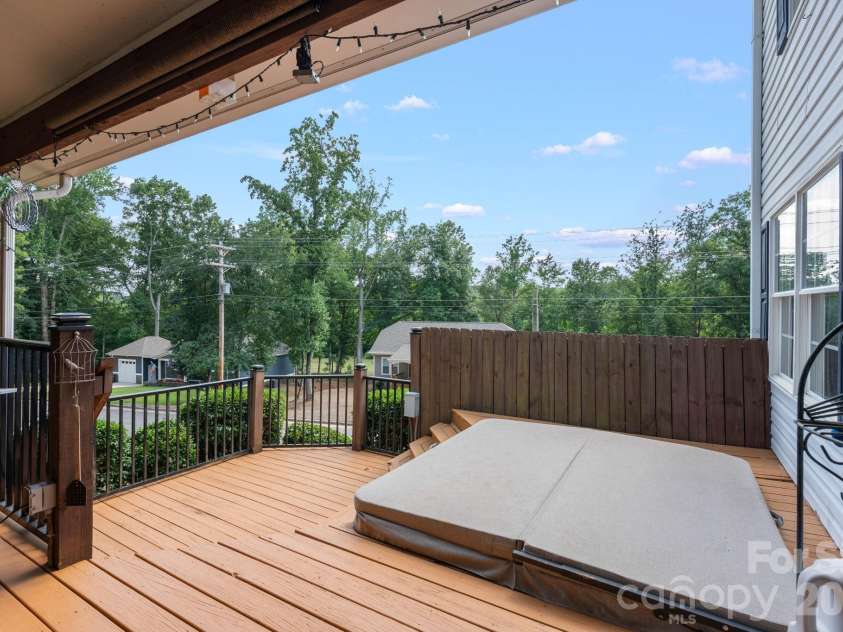 843 J Street, Newton, NC 28658.  MLS# CAR4400683, YatesRealty ID 35190. 