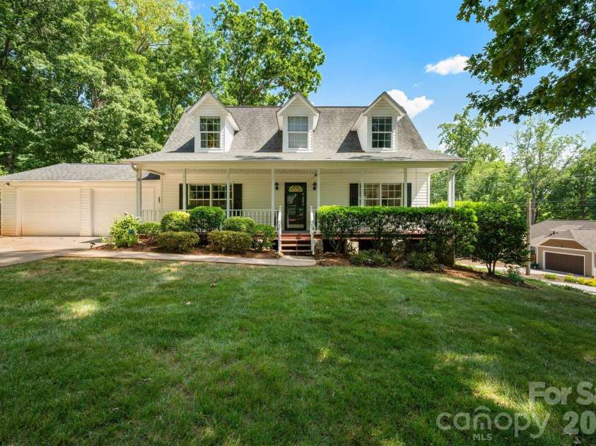 843 J Street, Newton, NC 28658.  MLS# CAR4400683, YatesRealty ID 35190. 