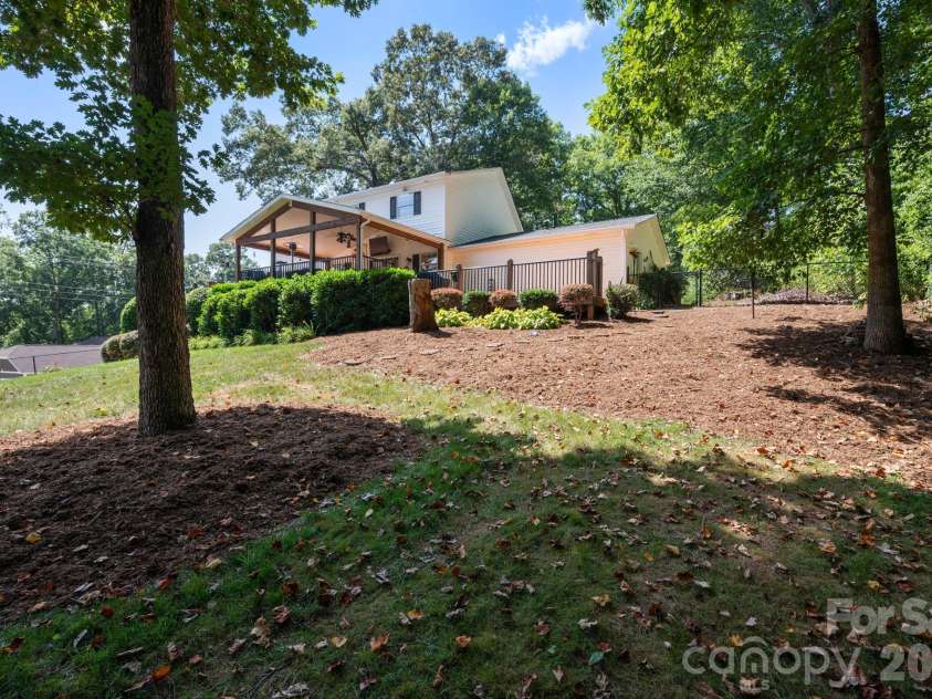 843 J Street, Newton, NC 28658.  MLS# CAR4400683, YatesRealty ID 35190. 