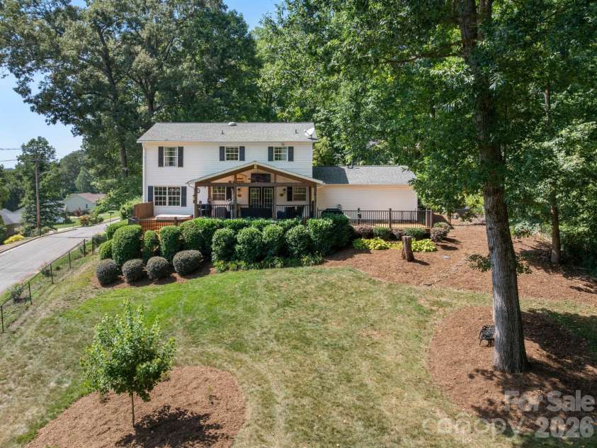843 J Street, Newton, NC 28658.  MLS# CAR4400683, YatesRealty ID 35190. 