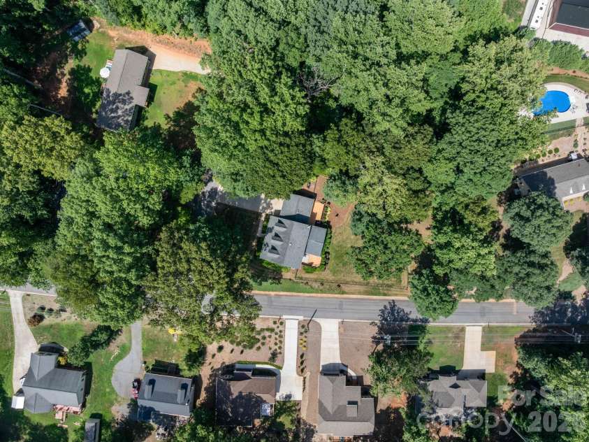 843 J Street, Newton, NC 28658.  MLS# CAR4400683, YatesRealty ID 35190. 
