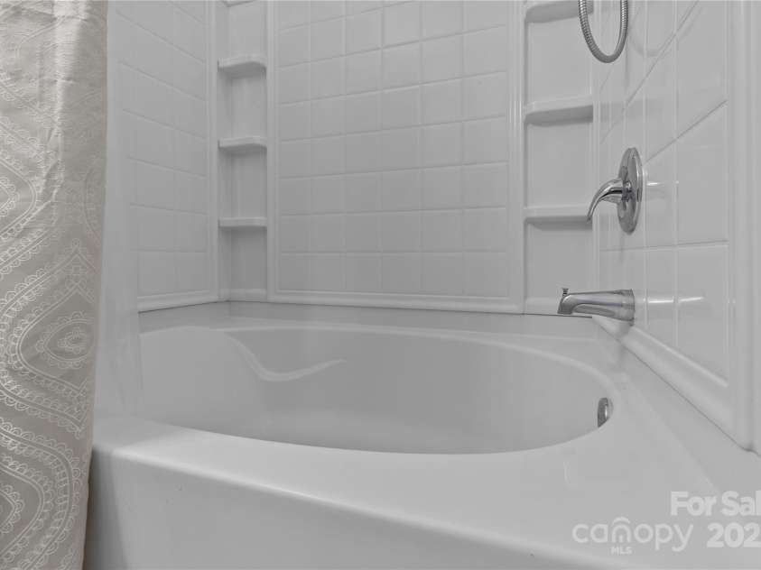 16930 Summers Walk Boulevard, Davidson, NC 28036.  MLS# CAR4257376, YatesRealty ID 35191. 