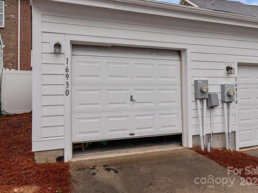 16930 Summers Walk Boulevard, Davidson, NC 28036.  MLS# CAR4257376, YatesRealty ID 35191. 