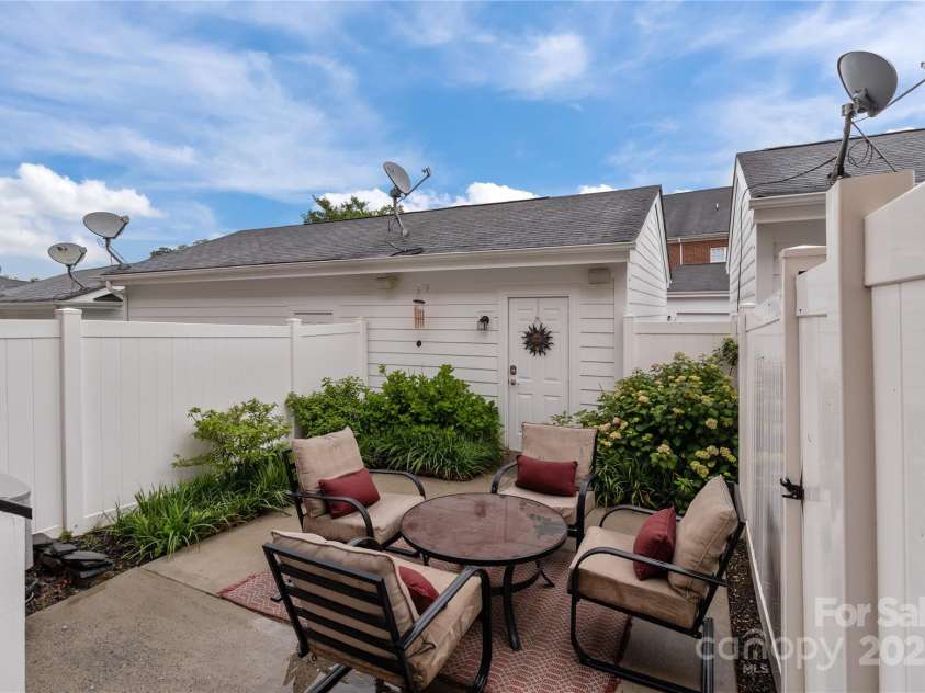 16930 Summers Walk Boulevard, Davidson, NC 28036.  MLS# CAR4257376, YatesRealty ID 35191. 