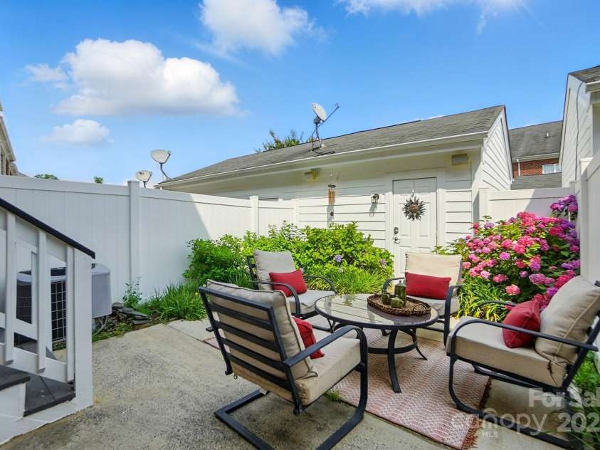 16930 Summers Walk Boulevard, Davidson, NC 28036.  MLS# CAR4257376, YatesRealty ID 35191. 