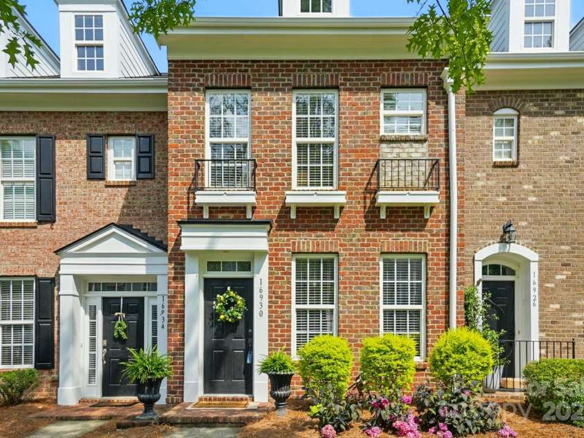 16930 Summers Walk Boulevard, Davidson, NC 28036.  MLS# CAR4257376, YatesRealty ID 35191. 