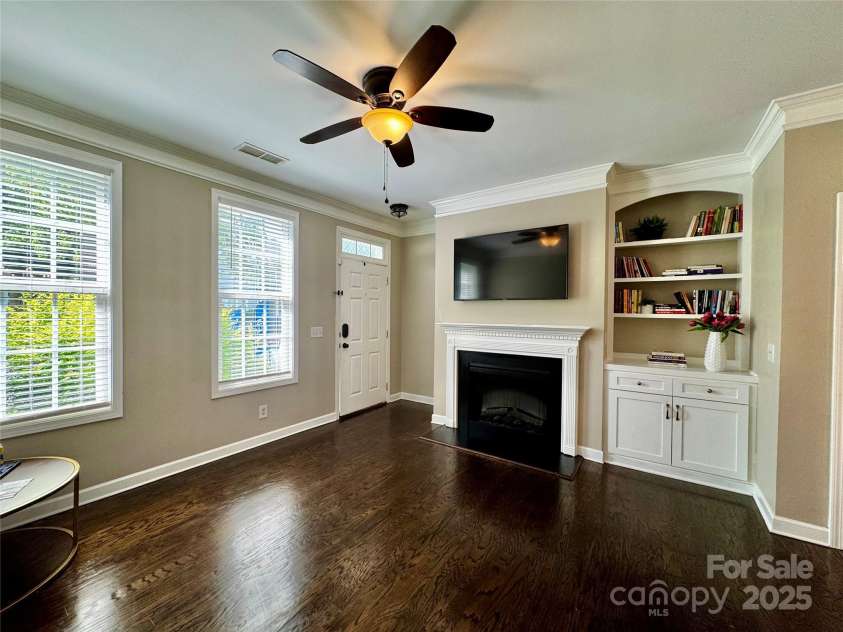 16930 Summers Walk Boulevard, Davidson, NC 28036.  MLS# CAR4257376, YatesRealty ID 35191. Open living room front door view