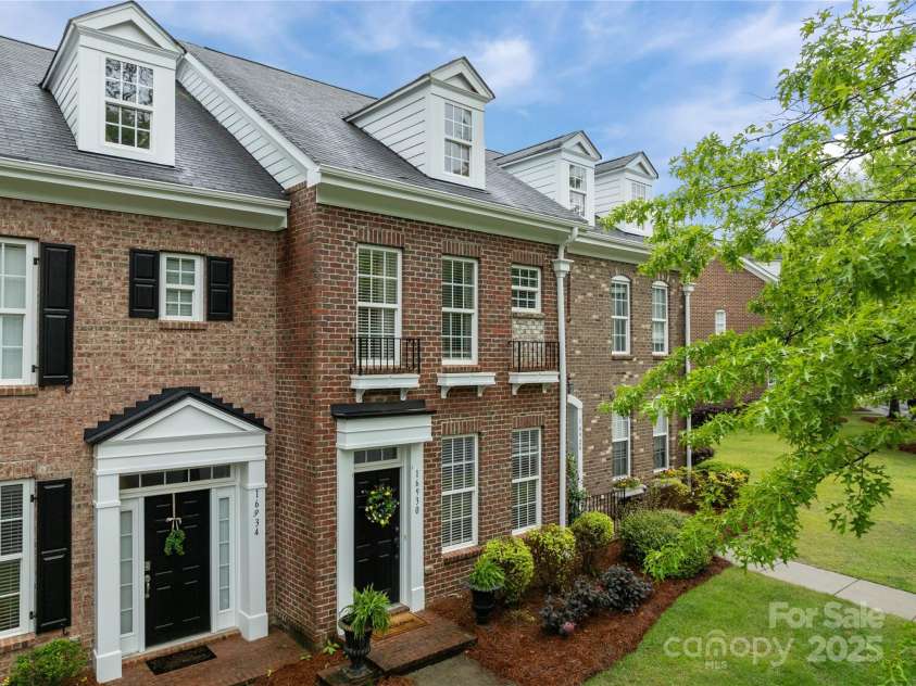 16930 Summers Walk Boulevard, Davidson, NC 28036.  MLS# CAR4257376, YatesRealty ID 35191. Side view of townhome with rear garage