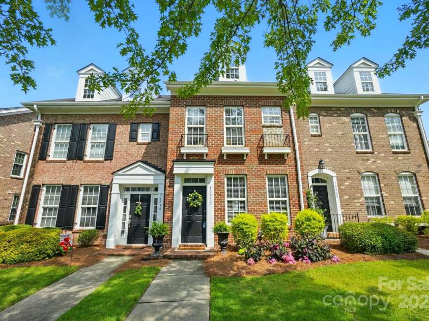 16930 Summers Walk Boulevard, Davidson, NC 28036.  MLS# CAR4257376, YatesRealty ID 35191. Welcome home