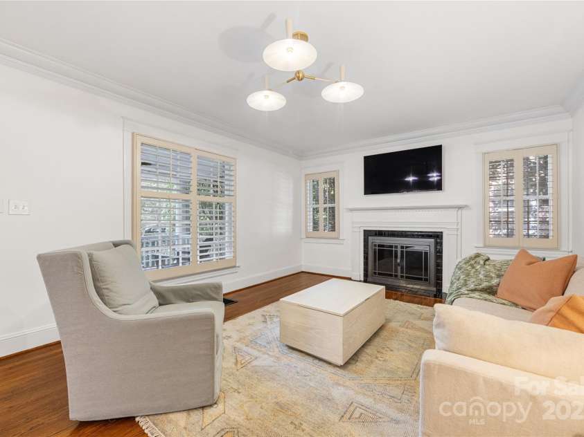 2029 Charlotte Drive, Charlotte, NC 28203.  MLS# CAR4288362, YatesRealty ID 35192. 