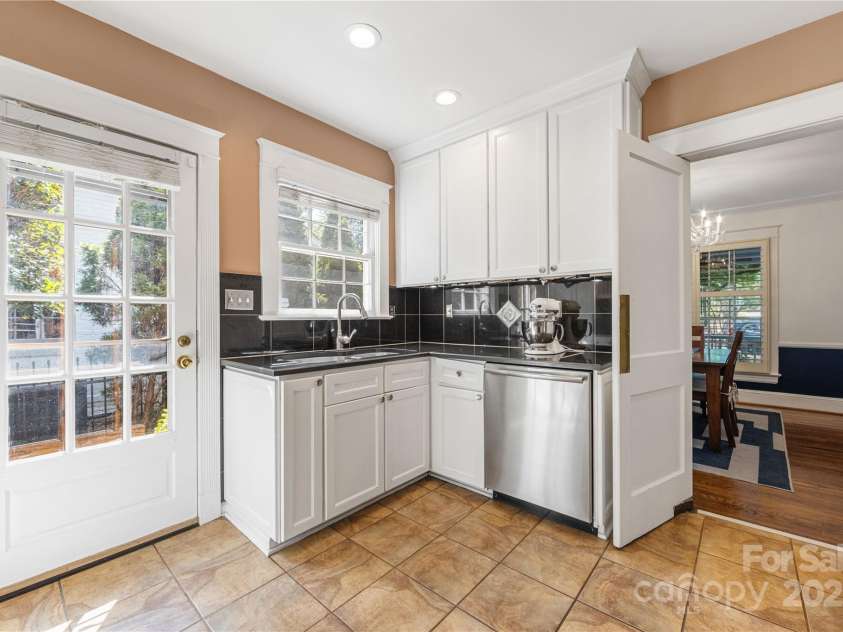 2029 Charlotte Drive, Charlotte, NC 28203.  MLS# CAR4288362, YatesRealty ID 35192. 