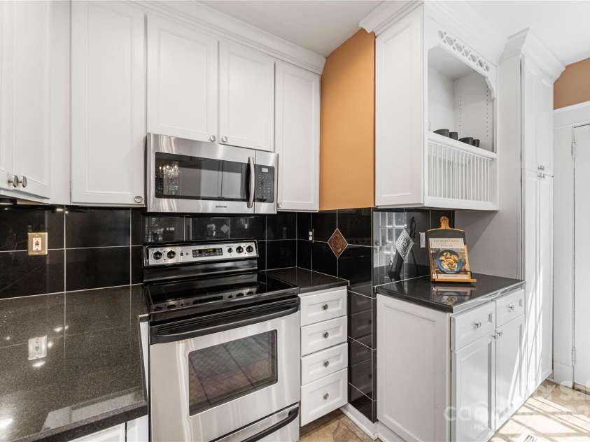 2029 Charlotte Drive, Charlotte, NC 28203.  MLS# CAR4288362, YatesRealty ID 35192. 