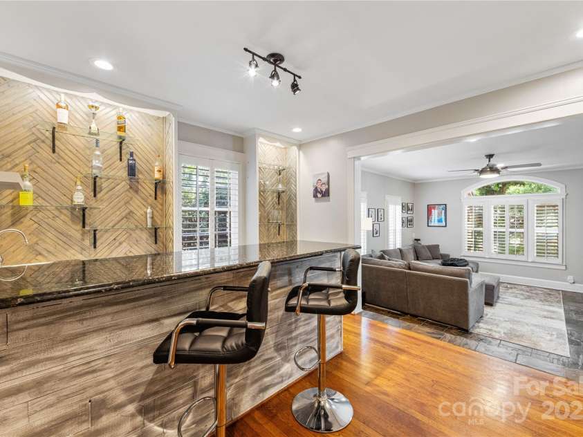 2029 Charlotte Drive, Charlotte, NC 28203.  MLS# CAR4288362, YatesRealty ID 35192. 