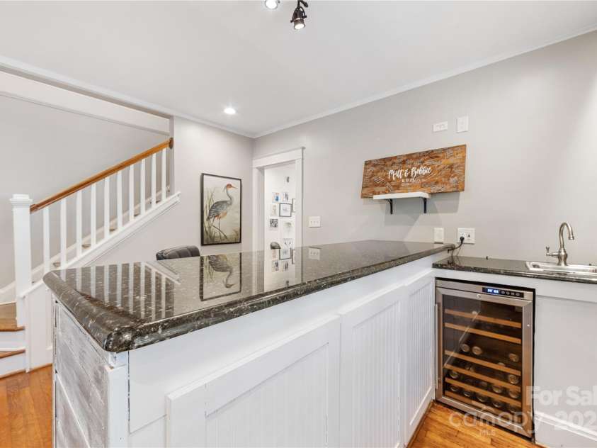 2029 Charlotte Drive, Charlotte, NC 28203.  MLS# CAR4288362, YatesRealty ID 35192. 