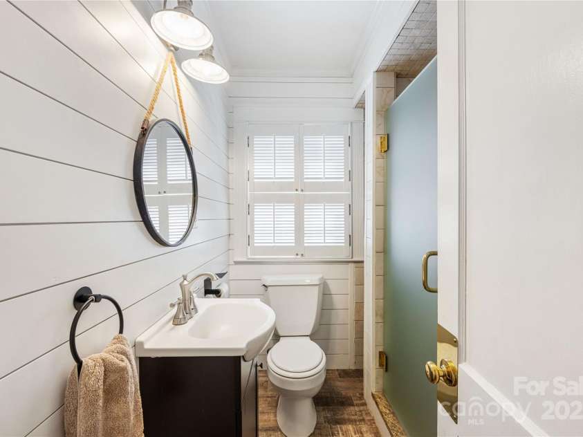 2029 Charlotte Drive, Charlotte, NC 28203.  MLS# CAR4288362, YatesRealty ID 35192. 