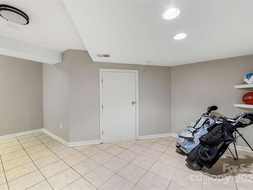 2029 Charlotte Drive, Charlotte, NC 28203.  MLS# CAR4288362, YatesRealty ID 35192. 