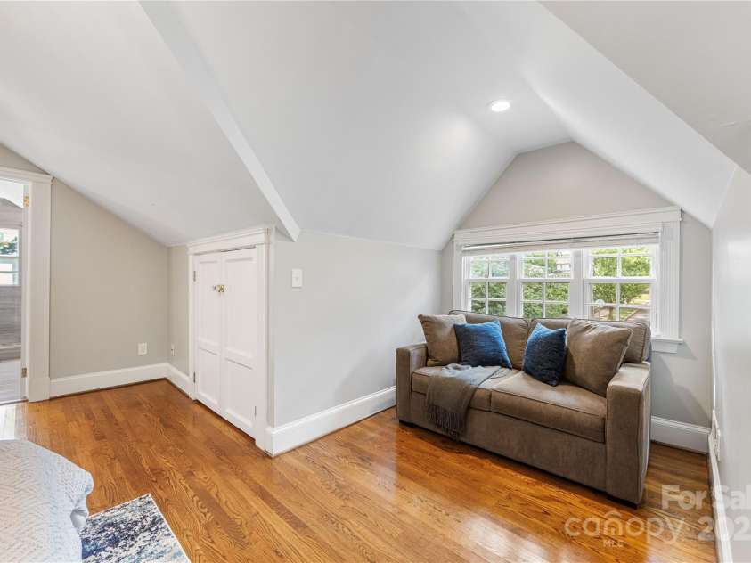 2029 Charlotte Drive, Charlotte, NC 28203.  MLS# CAR4288362, YatesRealty ID 35192. 
