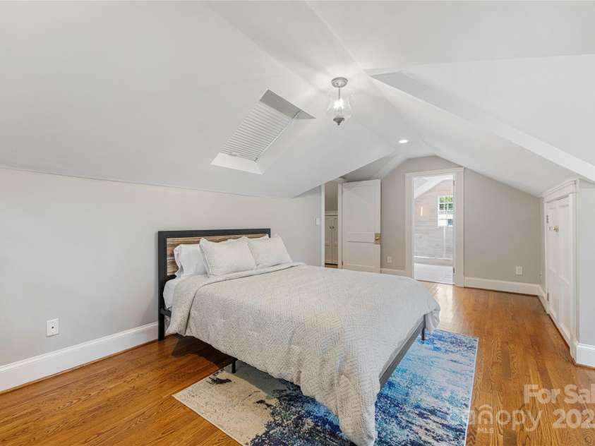 2029 Charlotte Drive, Charlotte, NC 28203.  MLS# CAR4288362, YatesRealty ID 35192. 