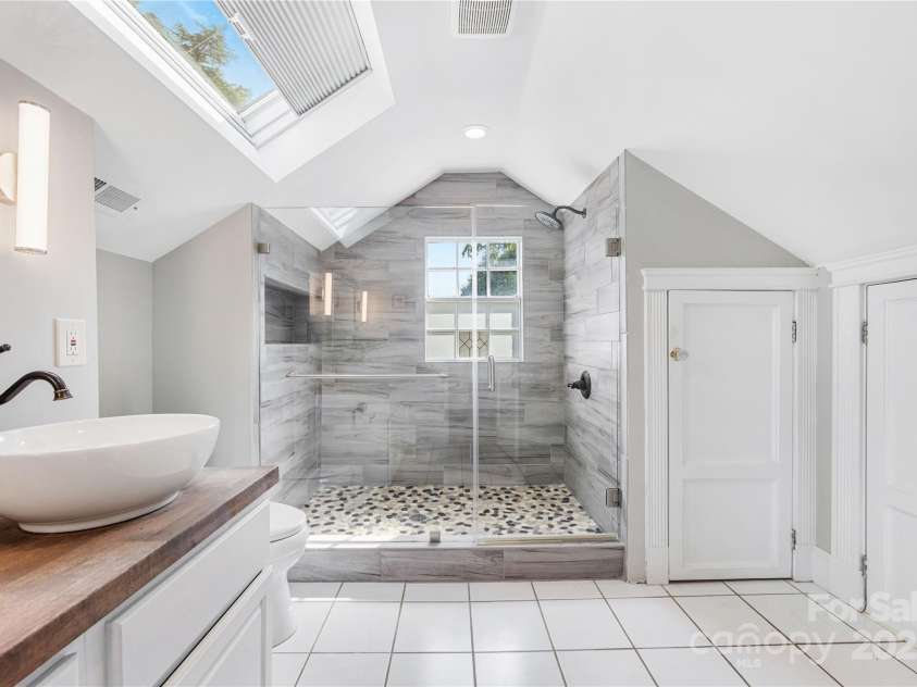 2029 Charlotte Drive, Charlotte, NC 28203.  MLS# CAR4288362, YatesRealty ID 35192. 