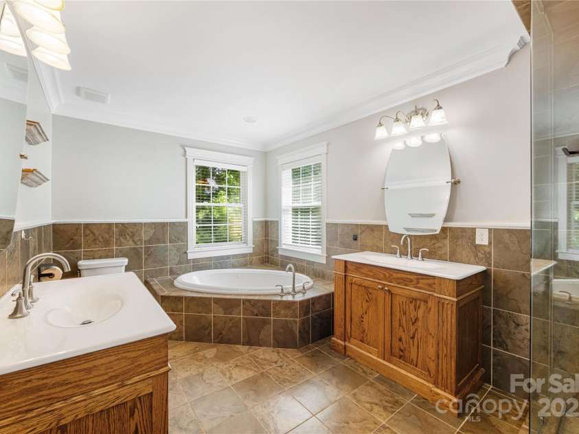 2029 Charlotte Drive, Charlotte, NC 28203.  MLS# CAR4288362, YatesRealty ID 35192. 