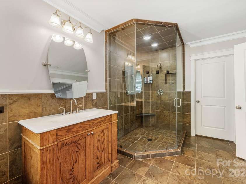 2029 Charlotte Drive, Charlotte, NC 28203.  MLS# CAR4288362, YatesRealty ID 35192. 
