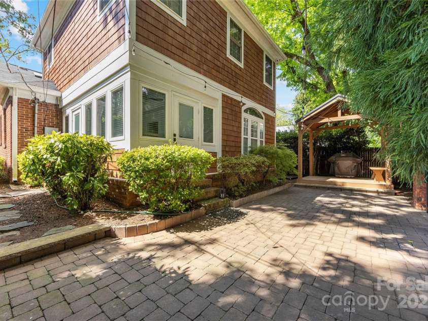 2029 Charlotte Drive, Charlotte, NC 28203.  MLS# CAR4288362, YatesRealty ID 35192. 