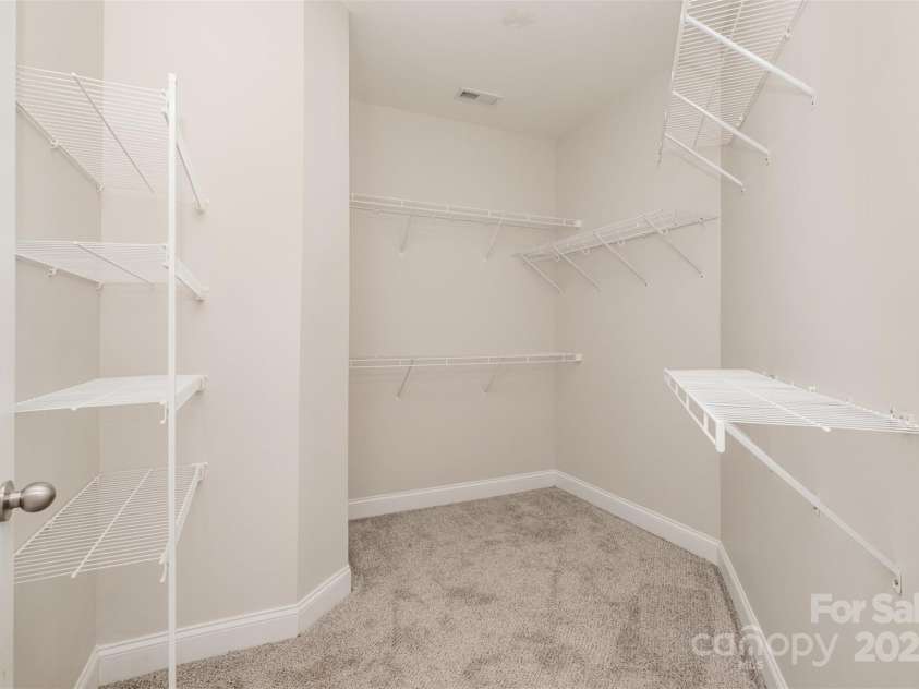 10142 Linksland Drive, Huntersville, NC 28078.  MLS# CAR4224492, YatesRealty ID 35193. 