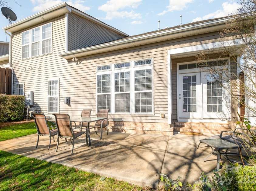 10142 Linksland Drive, Huntersville, NC 28078.  MLS# CAR4224492, YatesRealty ID 35193. 