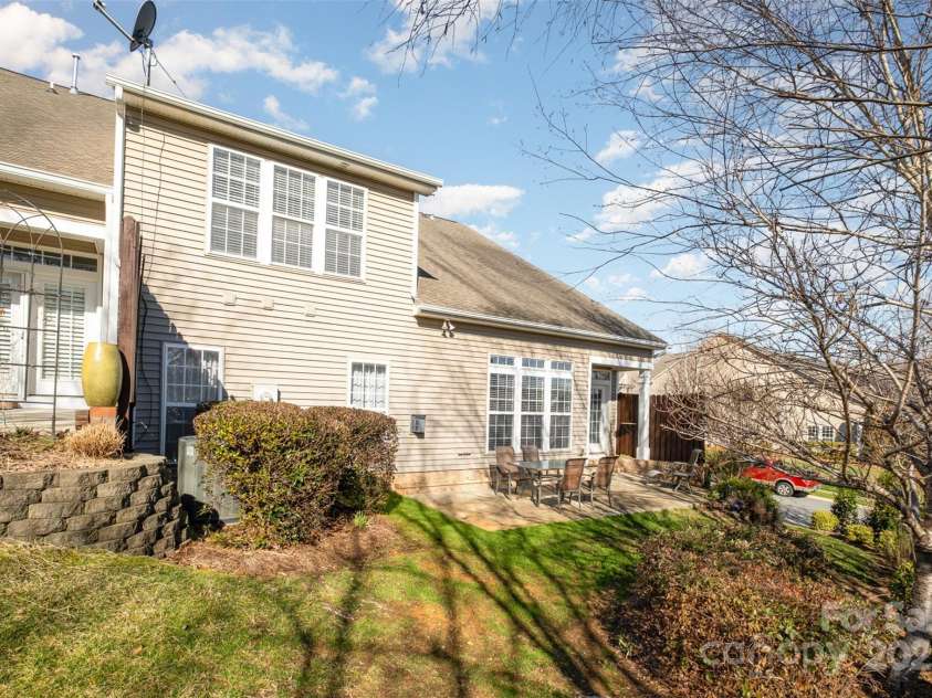 10142 Linksland Drive, Huntersville, NC 28078.  MLS# CAR4224492, YatesRealty ID 35193. 