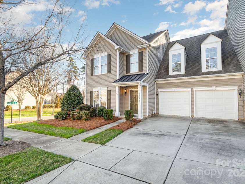 10142 Linksland Drive, Huntersville, NC 28078.  MLS# CAR4224492, YatesRealty ID 35193. 