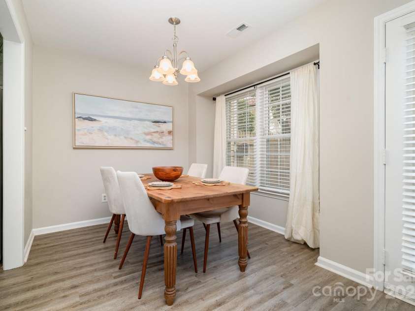 10929 Winterbourne Court, Charlotte, NC 28277.  MLS# CAR4296460, YatesRealty ID 35194. Dining