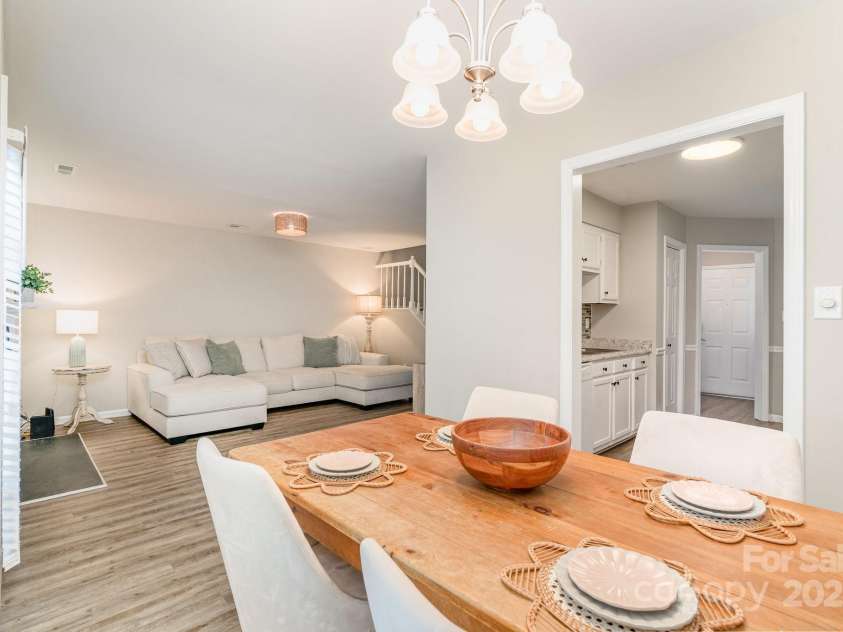 10929 Winterbourne Court, Charlotte, NC 28277.  MLS# CAR4296460, YatesRealty ID 35194. Dining