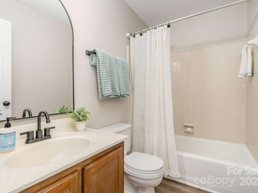 10929 Winterbourne Court, Charlotte, NC 28277.  MLS# CAR4296460, YatesRealty ID 35194. Full Bath 2