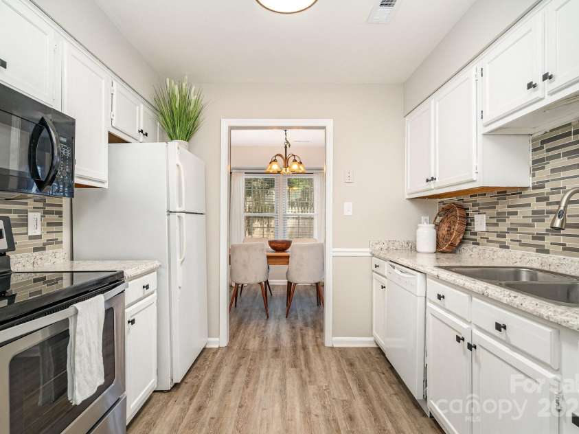 10929 Winterbourne Court, Charlotte, NC 28277.  MLS# CAR4296460, YatesRealty ID 35194. Kitchen