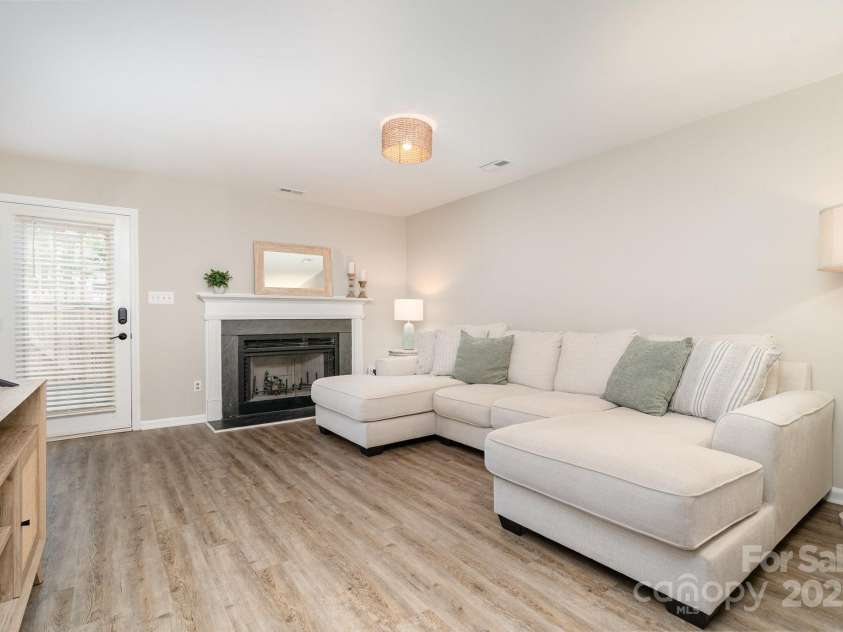 10929 Winterbourne Court, Charlotte, NC 28277.  MLS# CAR4296460, YatesRealty ID 35194. Living Room