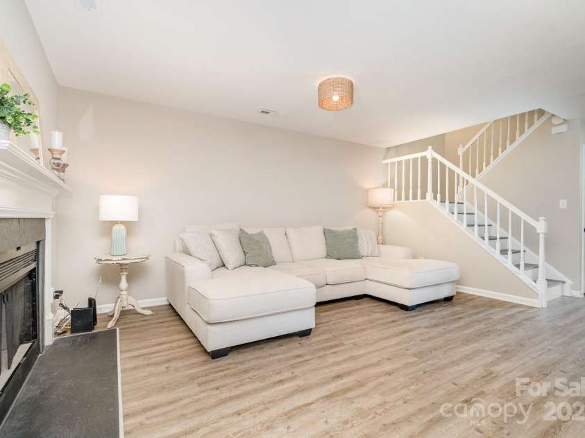 10929 Winterbourne Court, Charlotte, NC 28277.  MLS# CAR4296460, YatesRealty ID 35194. Living Room