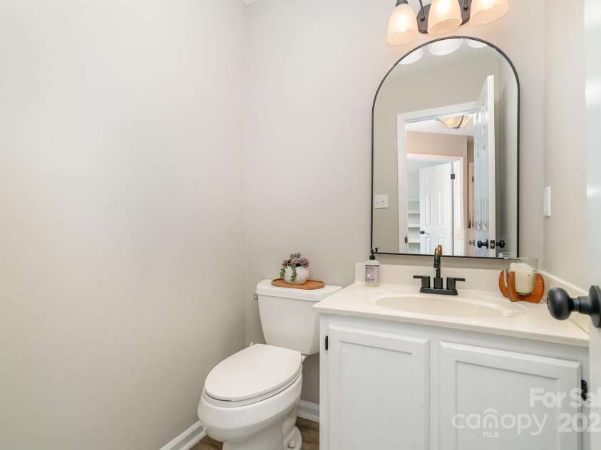 10929 Winterbourne Court, Charlotte, NC 28277.  MLS# CAR4296460, YatesRealty ID 35194. Powder Room