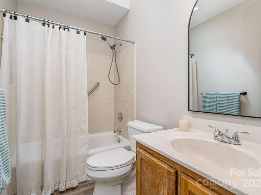 10929 Winterbourne Court, Charlotte, NC 28277.  MLS# CAR4296460, YatesRealty ID 35194. Primary Bathroom