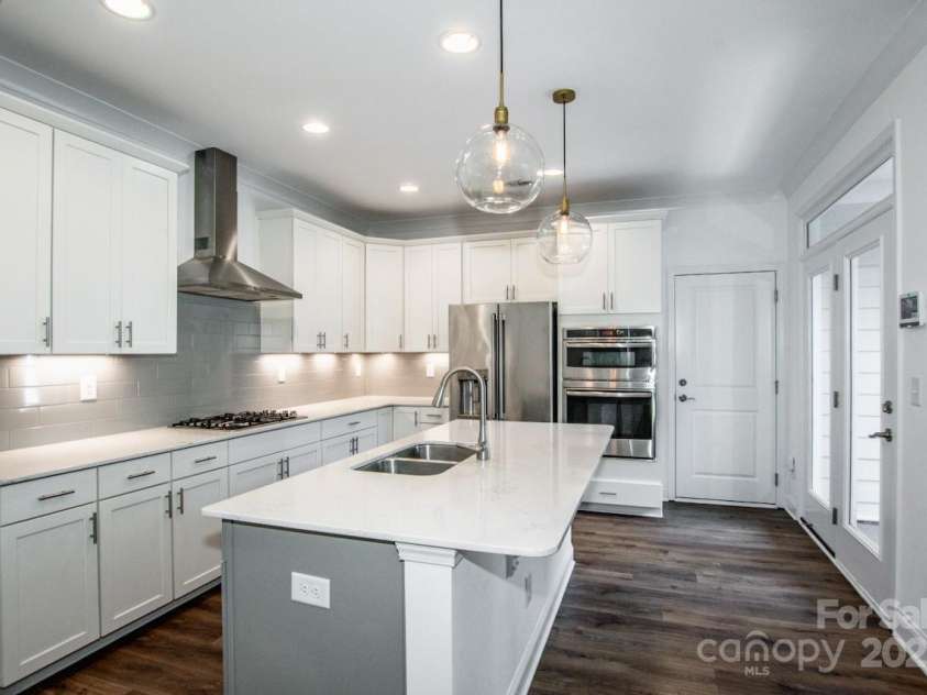 108 Certificate Street, Mooresville, NC 28117.  MLS# CAR4295632, YatesRealty ID 35195. Gas Stove