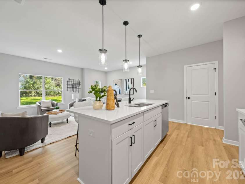 2017 Custer Street, Charlotte, NC 28216.  MLS# CAR4390591, YatesRealty ID 35195. 