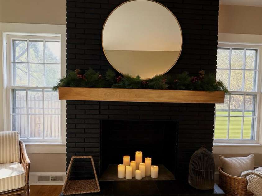 317 8th Street, Hickory, NC 28601.  MLS# CAR4293571, YatesRealty ID 35197. Living Room