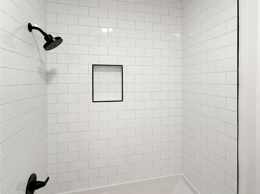 317 8th Street, Hickory, NC 28601.  MLS# CAR4293571, YatesRealty ID 35197. Main Level Full Bath