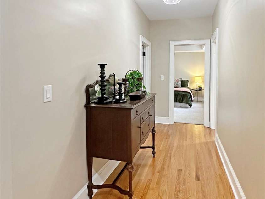 317 8th Street, Hickory, NC 28601.  MLS# CAR4293571, YatesRealty ID 35197. Main Level Hallway